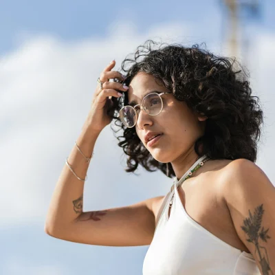 Sculpting a Feminine Silhouette Through Style: Foundational Garments for Broad-Shouldered Women
